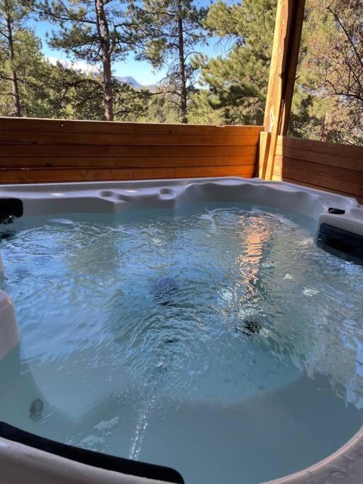 Private Hot Tub Overlooking Pikes Peak Woodland Park Bagian luar foto