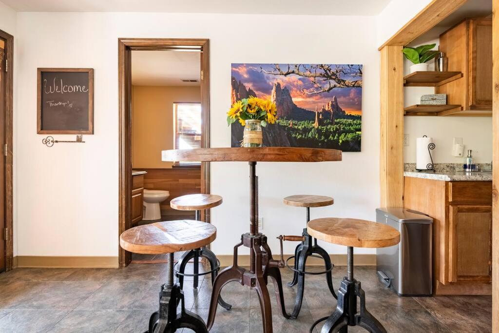 Private Hot Tub Overlooking Pikes Peak Woodland Park Bagian luar foto