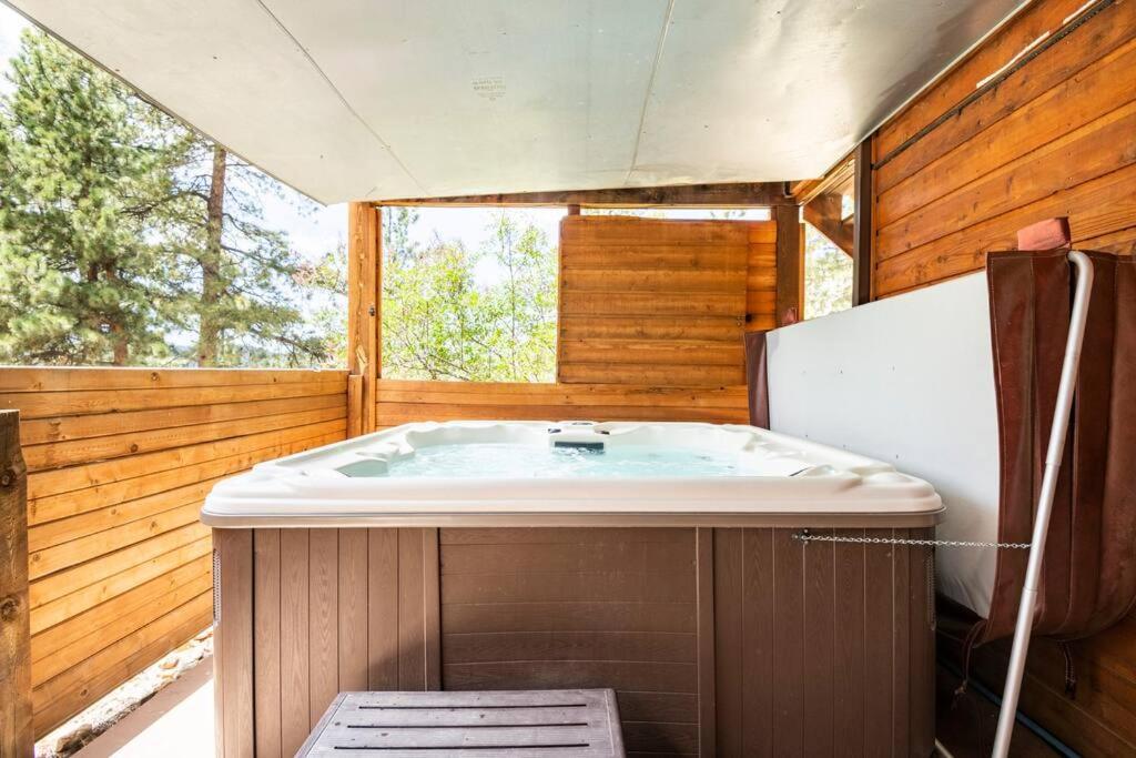 Private Hot Tub Overlooking Pikes Peak Woodland Park Bagian luar foto